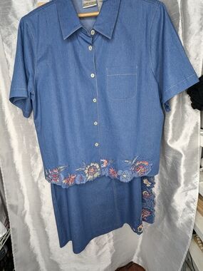 vintage Napa Valley 2-piece denim set features a short-sleeve shirt, long skirt